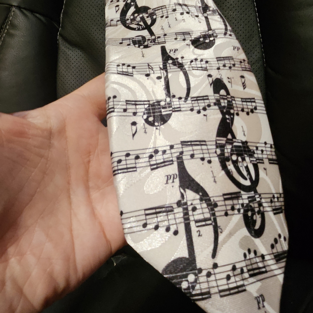 Musical Note Pattern Tie - Picture 2 of 3
